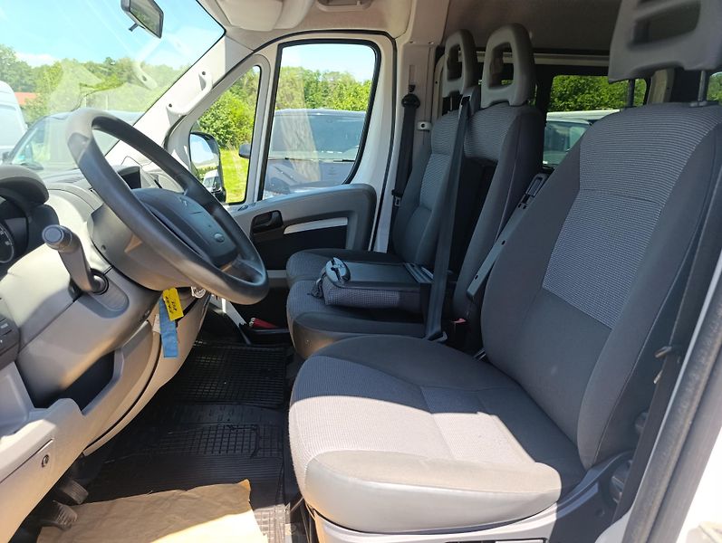 Citroën Jumper (2010) 3,0 HDi 9míst klima 116kw - fotka 19 z 25