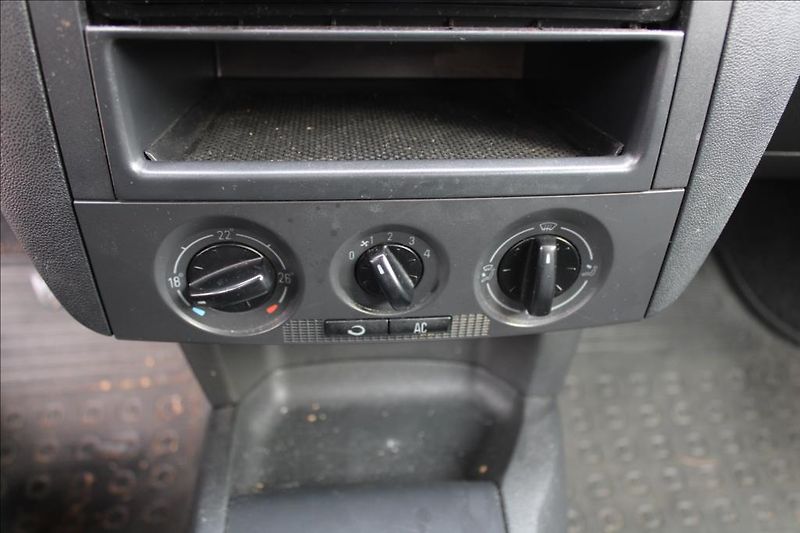 Škoda Fabia 1,2 i  STK 5/2027, KLIMA - fotka 15 z 19