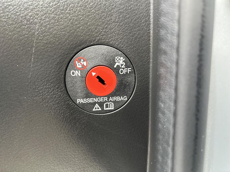 Suzuki Vitara 1.6DDiS 4x4 KLIMA KAMERA ALU - fotka 34 z 42