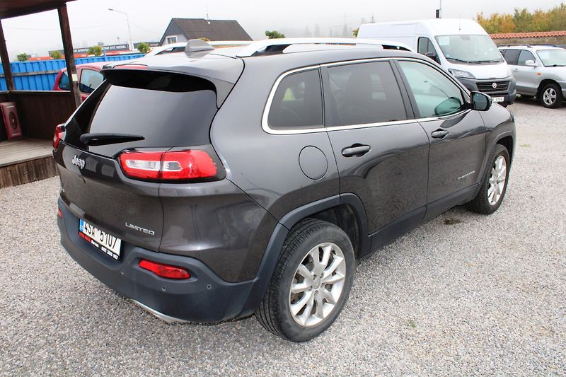 Jeep Cherokee (2018) 2,2 MJT 4X4 LIMITED KŮŽE NAVI  - fotka 7 z 22
