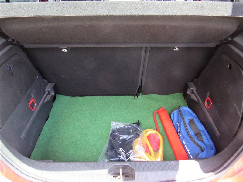 Opel Corsa 1,2 i 51kW - fotka 24 z 29