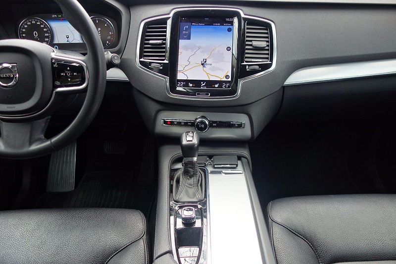 Volvo XC90 (2015) Momentum 2.0 D5 AWD 165 kW - fotka 16 z 34