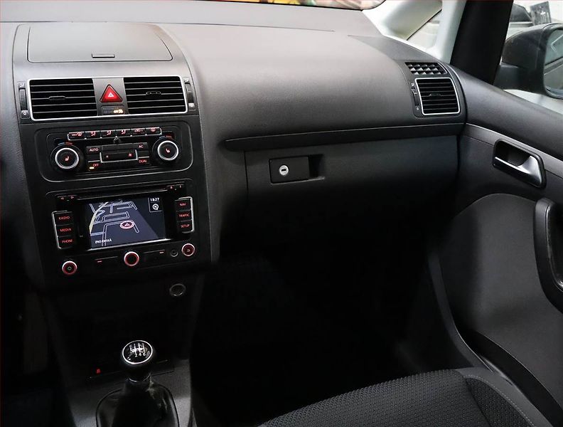 Volkswagen Touran (2011) 2.0 TDI, 7 míst, Serv.kniha - fotka 8 z 22