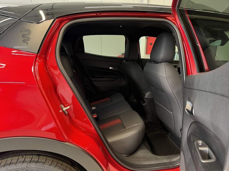 Alfa Romeo Junior (2025) Speciale Elettrica 54 kWh - fotka 20 z 26