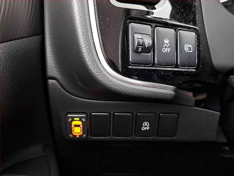 Mitsubishi Outlander (2017) 2.0, Tempomat, Park. senzory - fotka 17 z 17