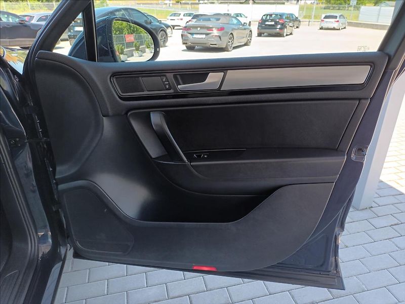 Volkswagen Touareg 3,0 TDI,176KW,NAVI,KŮŽE,PRUŽIN - fotka 24 z 46