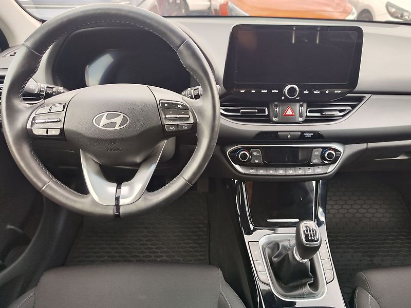 Hyundai i30 1.5 T-GDi/103kW Style - fotka 13 z 36