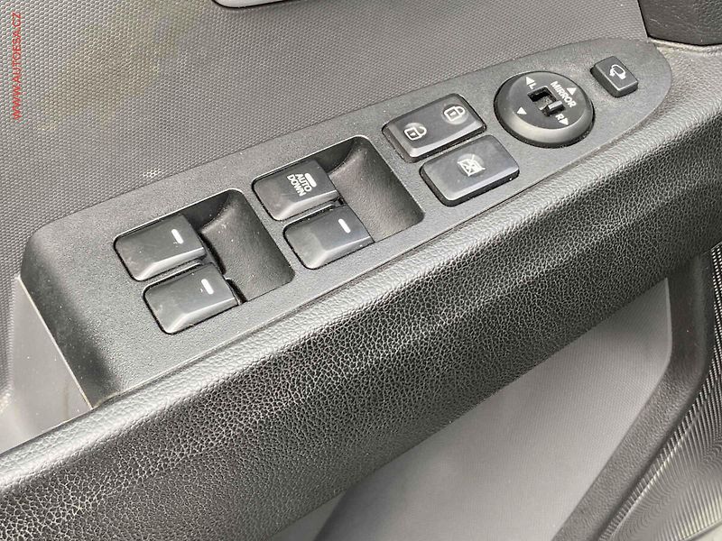 Kia Sportage (2015) 1.6 GDi, AC, TZ, navi - fotka 10 z 19