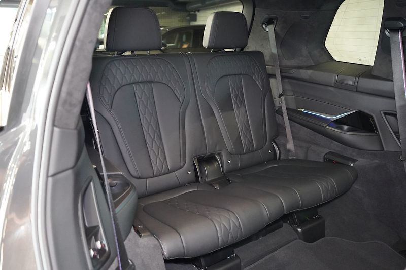 BMW X7 40d xDrive, Nezávislé, Masáž - fotka 46 z 49