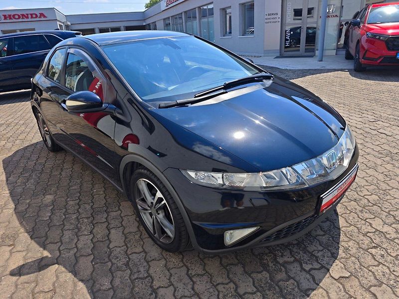 Honda Civic (2007) 1.8 i-VTEC Executive Panorama - fotka 2 z 41