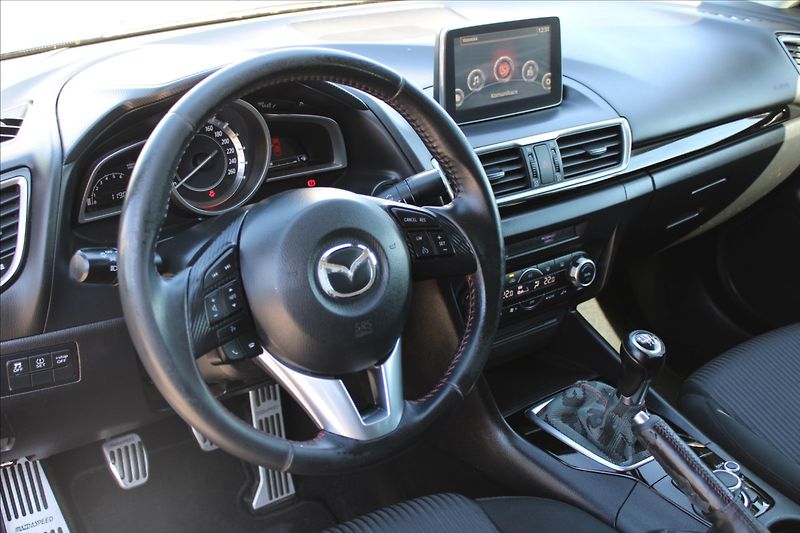 Mazda 3 2,0 i  NOVÉ V ČR - fotka 24 z 29
