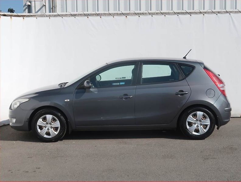 Hyundai i30 (2009) 1.4 CVVT, Serv.kniha - fotka 3 z 16