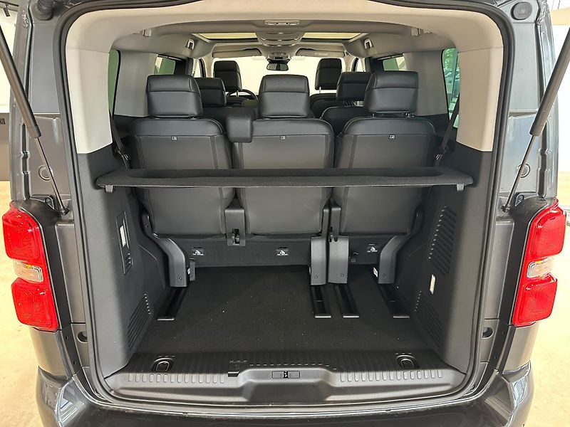 Peugeot Traveller (2026) Allure L2 2.2 BlueHDi 180 EAT8 - fotka 10 z 28