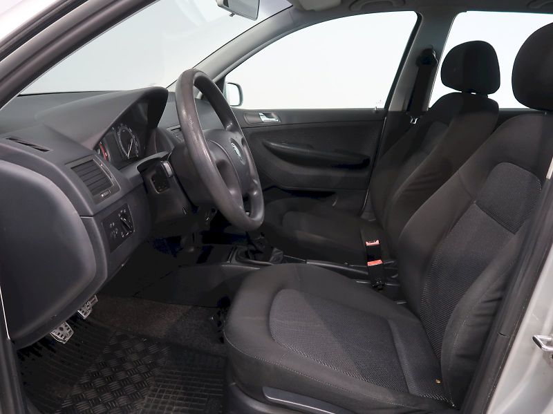 Škoda Fabia (2005) AMBIENTE 1,4i 16V 55KW KLIMA - fotka 12 z 23