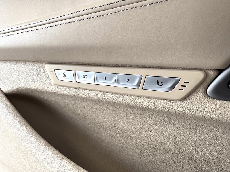 BMW Řada 7 730d xDrive*Laser*Dověry*Masáž - fotka 36 z 46