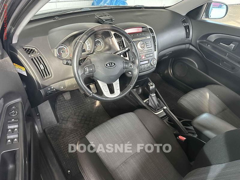 Kia Ceed (2010) 1.4 16V, ČR, autoAC - fotka 3 z 3