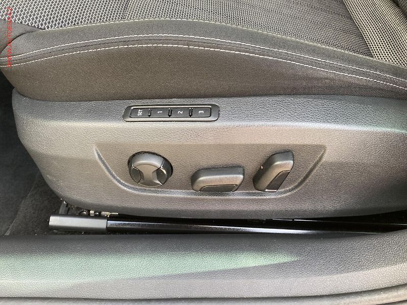 Škoda Superb (2022) 2.0 TDi, Style, DSG, LED - fotka 14 z 19