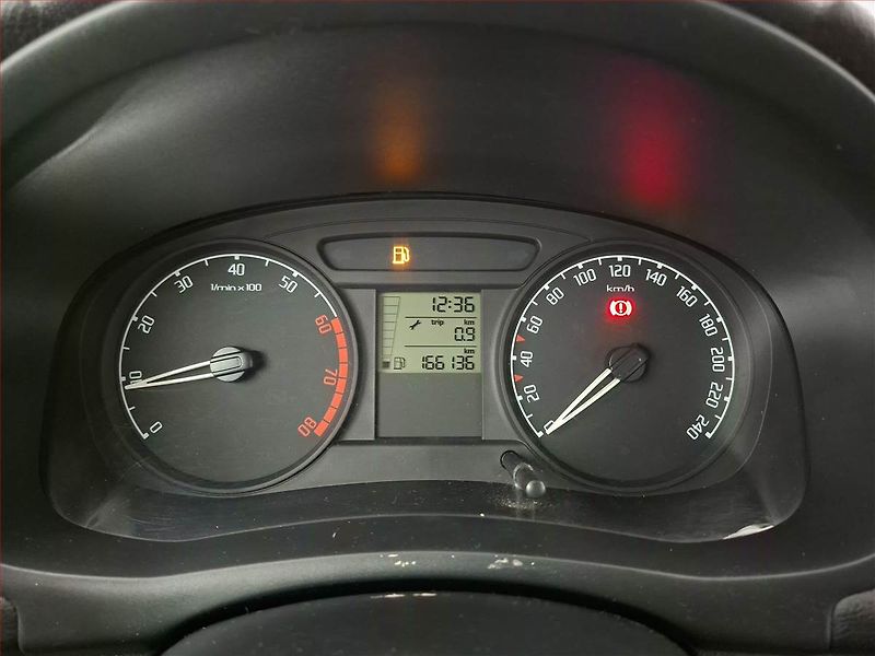Škoda Fabia (2007) 1.2, po STK, dobrý stav - fotka 11 z 13