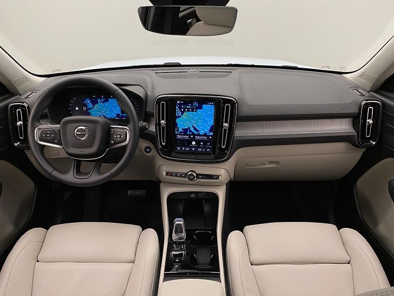 Volvo XC40 B4 DARK ULTRA AUT CZ - fotka 2 z 60