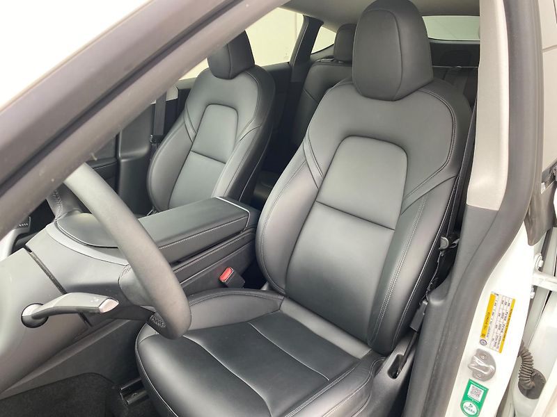 Tesla Model Y (2023) LR Long Range 2023 - fotka 9 z 23