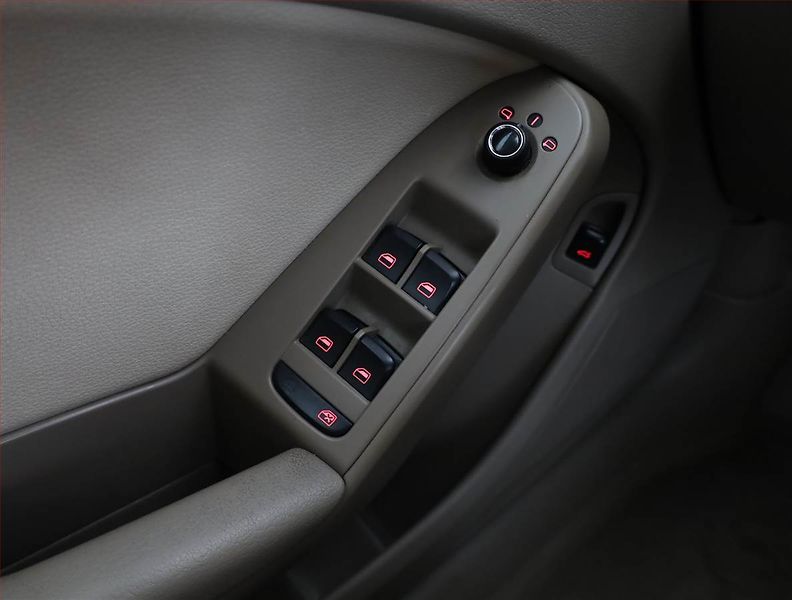 Audi A4 (2009) 2.0 TDI, jezdí výborně - fotka 15 z 17
