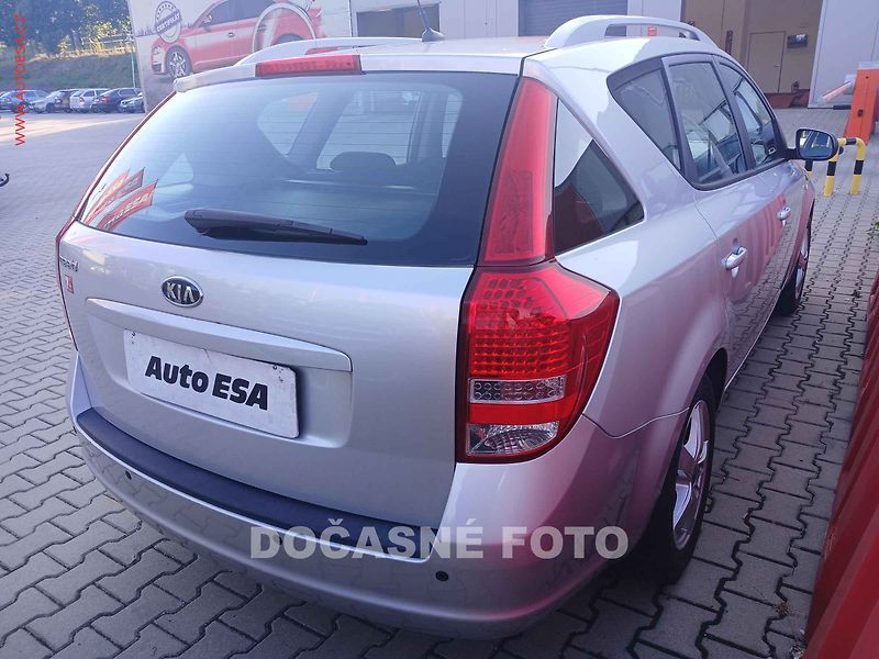 Kia Ceed (2011) 1.6i - fotka 2 z 3
