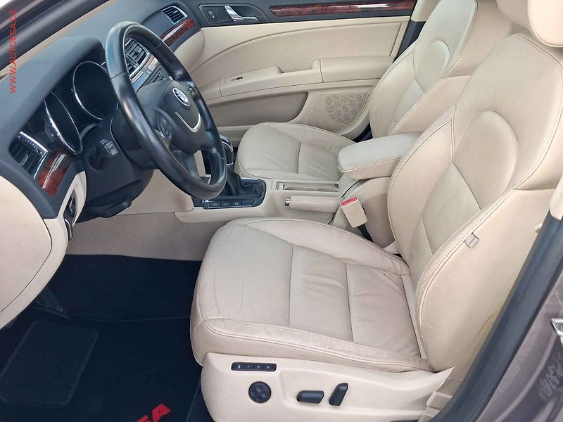 Škoda Superb (2012) 1.6TDi, Xenon - fotka 9 z 23