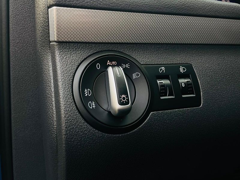 Volkswagen Touran 1.4TSI VÝHŘEV SENZORY SERVISKA - fotka 42 z 45