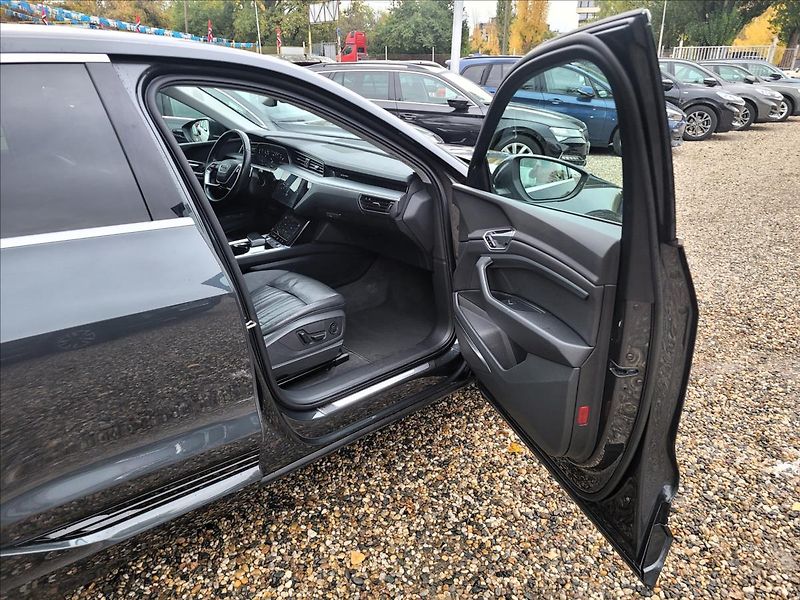 Audi e-tron 0,0 55,95KWH,4x4,SOH 91,6%,taž - fotka 10 z 50