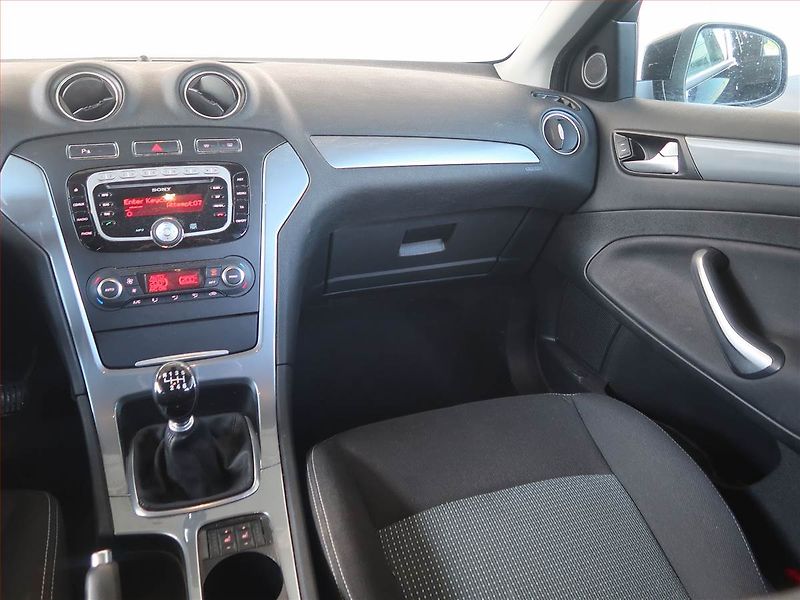 Ford Mondeo (2011) Trend 1.6 TDCi, Tempomat - fotka 8 z 14
