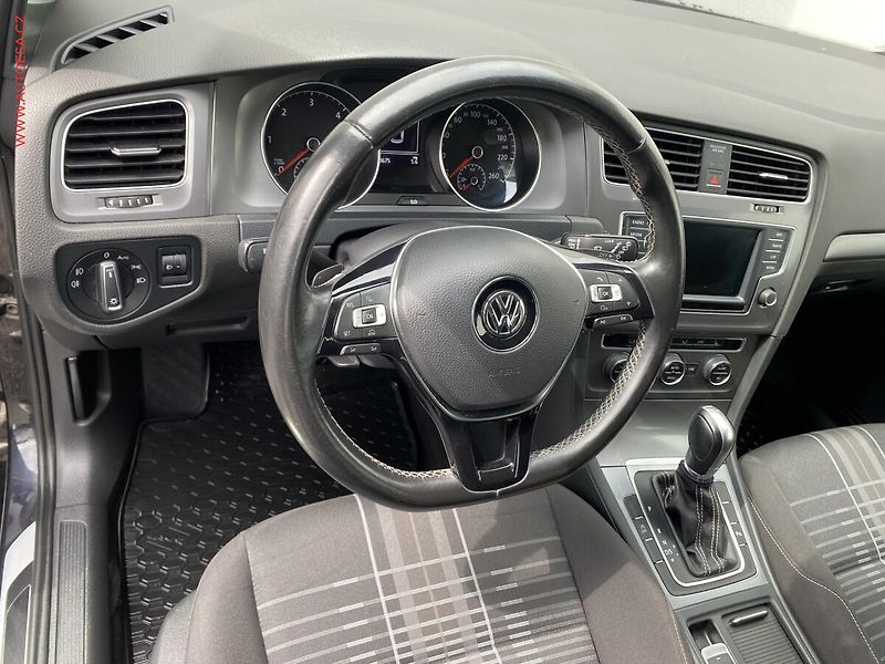 Volkswagen Golf (2015) 2.0 TDi, Lounge, DSG, TZ - fotka 12 z 18