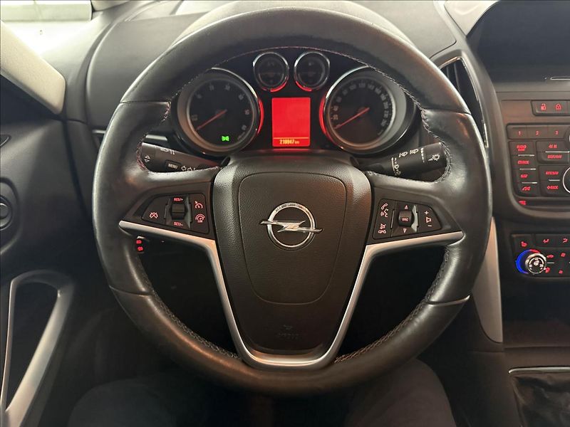 Opel Zafira 2,0   96kW,SERVISKA,2.SADA ALU - fotka 14 z 23