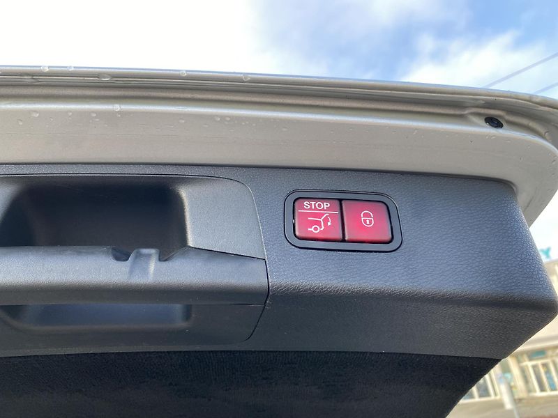 Mercedes-Benz Třídy E E 220d 4MATIC AMG - fotka 17 z 28