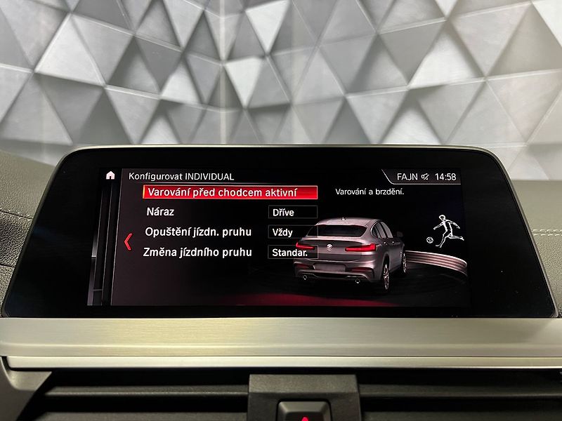 BMW X4 M40d xDrive M-PAKET - fotka 19 z 33