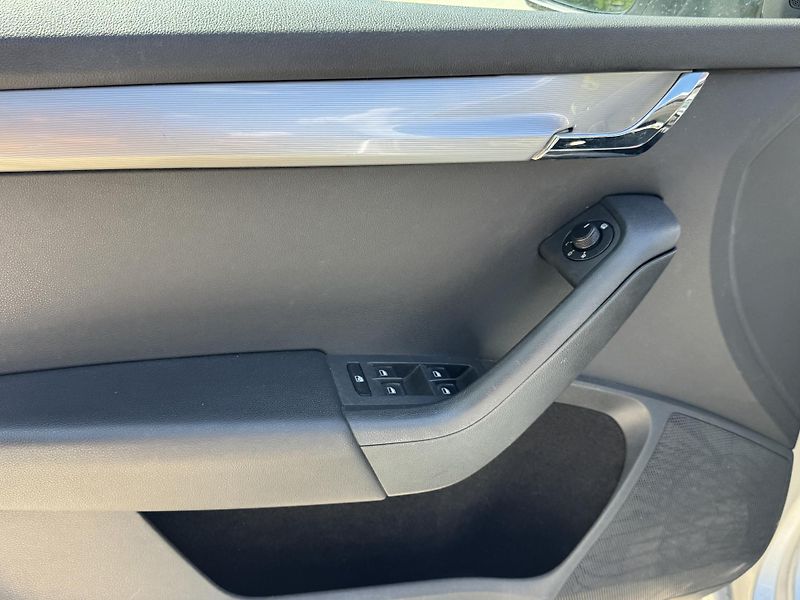 Škoda Octavia 2.0 TDi ČR digi klima - fotka 12 z 16