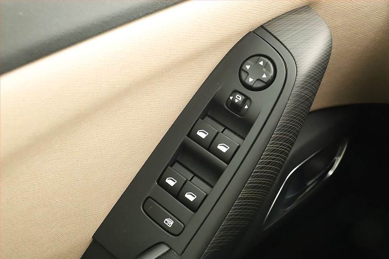 Citroën C4 Picasso (2013) 1.6 THP, Navi, Tempomat - fotka 10 z 15