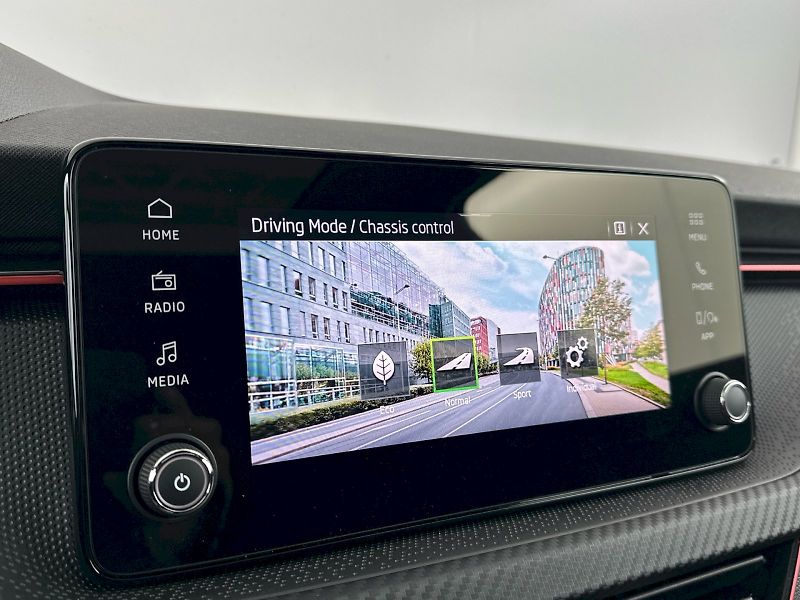 Škoda Kamiq (2025) 1.0TSI 85kW Monte Carlo - fotka 12 z 33