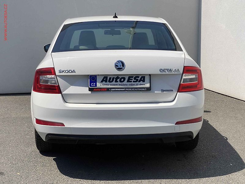 Škoda Octavia (2015) 1.6TDi, ČR, AC, výhřev sed - fotka 5 z 17
