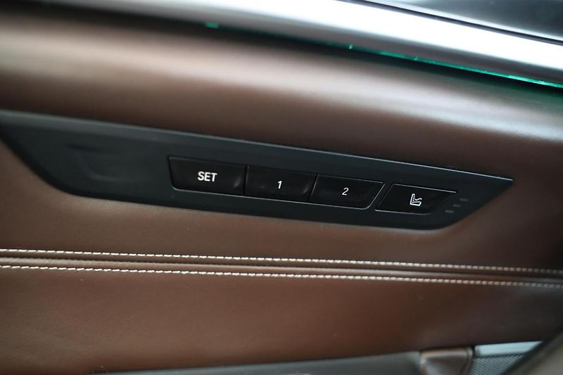 BMW Řada 5 530d xDrive Limousine - fotka 27 z 30