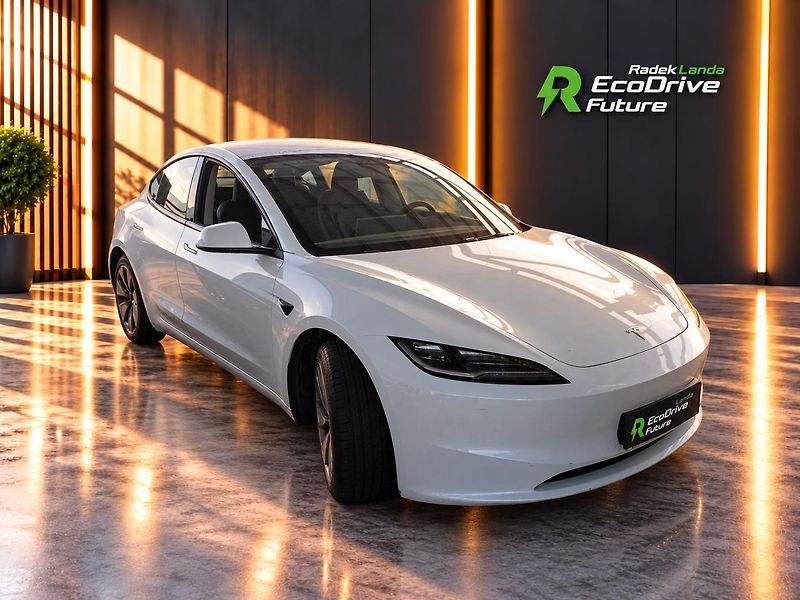Tesla Model 3 (2023) LFP | HW4 | Tažné 1 000 kg - fotka 1 z 8