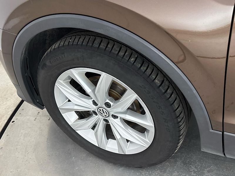 Volkswagen Tiguan Trendline DSG - fotka 26 z 27