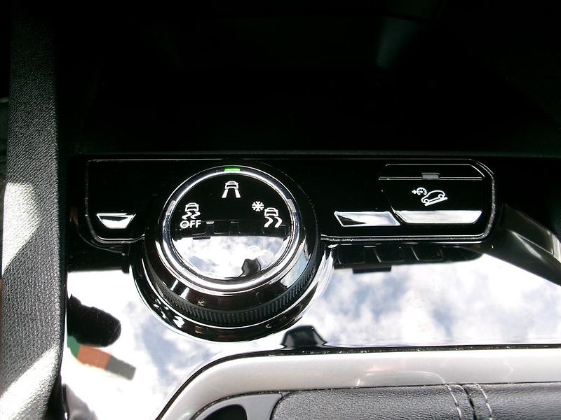 Peugeot 3008 (2019) 1.2i ALLURE ,KOUP.ČR,1.MAJITEL - fotka 11 z 20