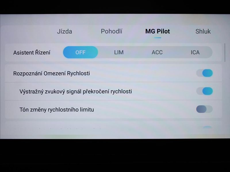 MG HS 1,5 TGI AT Exclusive 16tkm.ČR - fotka 14 z 27