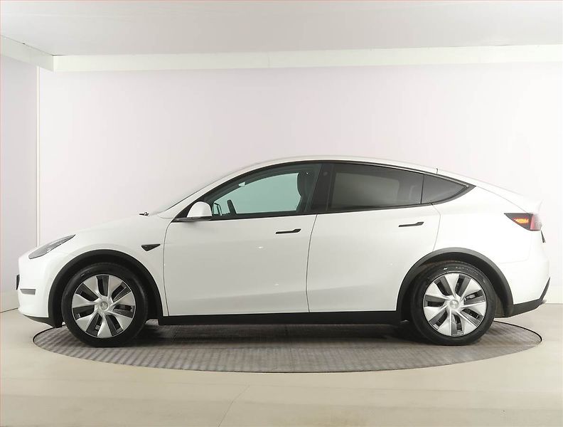 Tesla Model Y (2022) Long Range AWD 79kWh, SoH 93% - fotka 3 z 33
