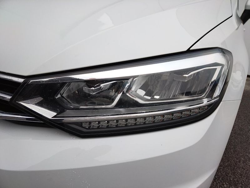 Volkswagen Touran 2.0 TDI  7DSG Highline - fotka 27 z 30