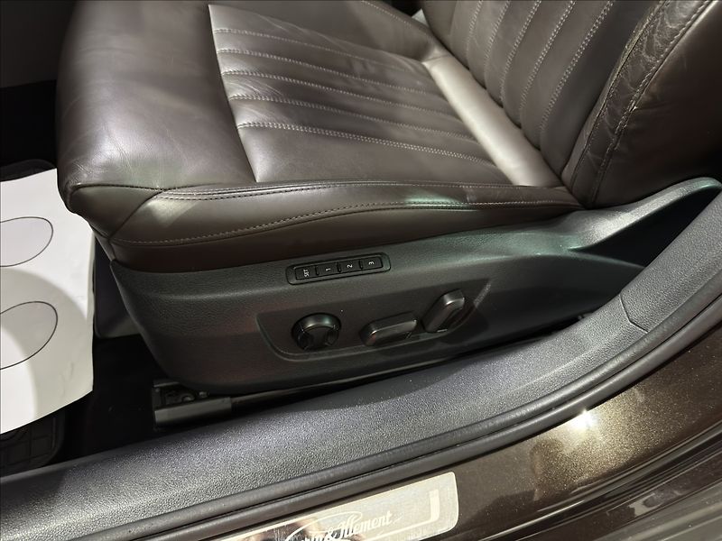 Škoda Superb 2,0   TDI DSG 4X4 140KW L&K - fotka 9 z 41