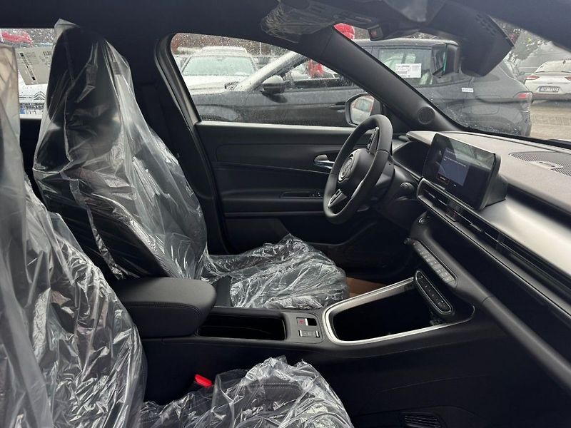 Jeep Avenger 4xe Upland 1.2 Turbo e-Hybrid - fotka 7 z 12