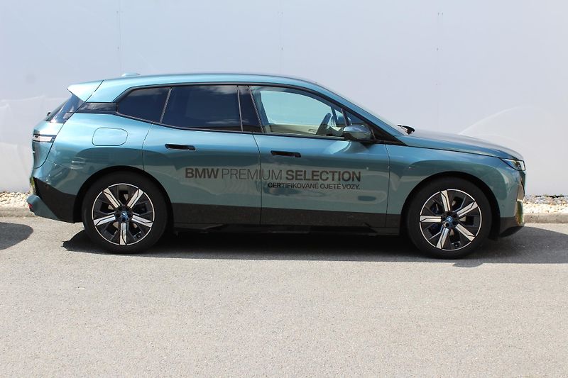 BMW iX xDrive40 - fotka 3 z 29