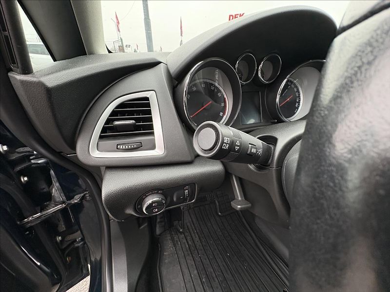 Opel Astra 1,4 iT 103kW,Xenon,Navi,Výhřev - fotka 7 z 32
