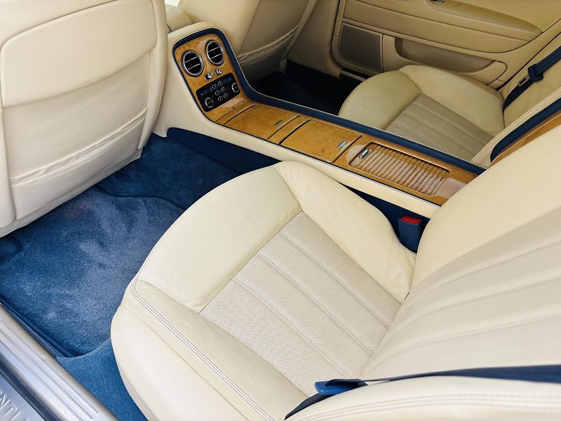 Bentley Continental Flying Spur (2007) 6.0L W12, 412kW, REZERVACE - fotka 11 z 26